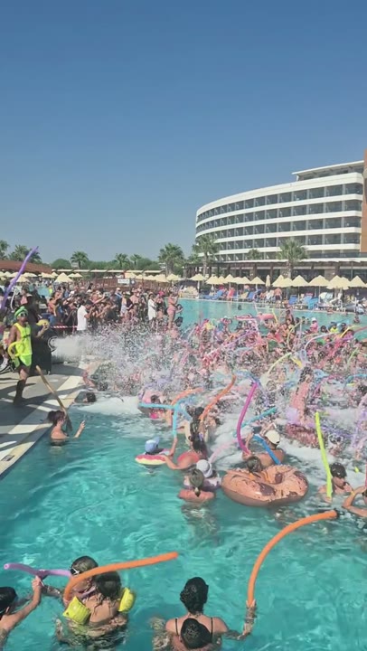 Pool party — impreza pianowa