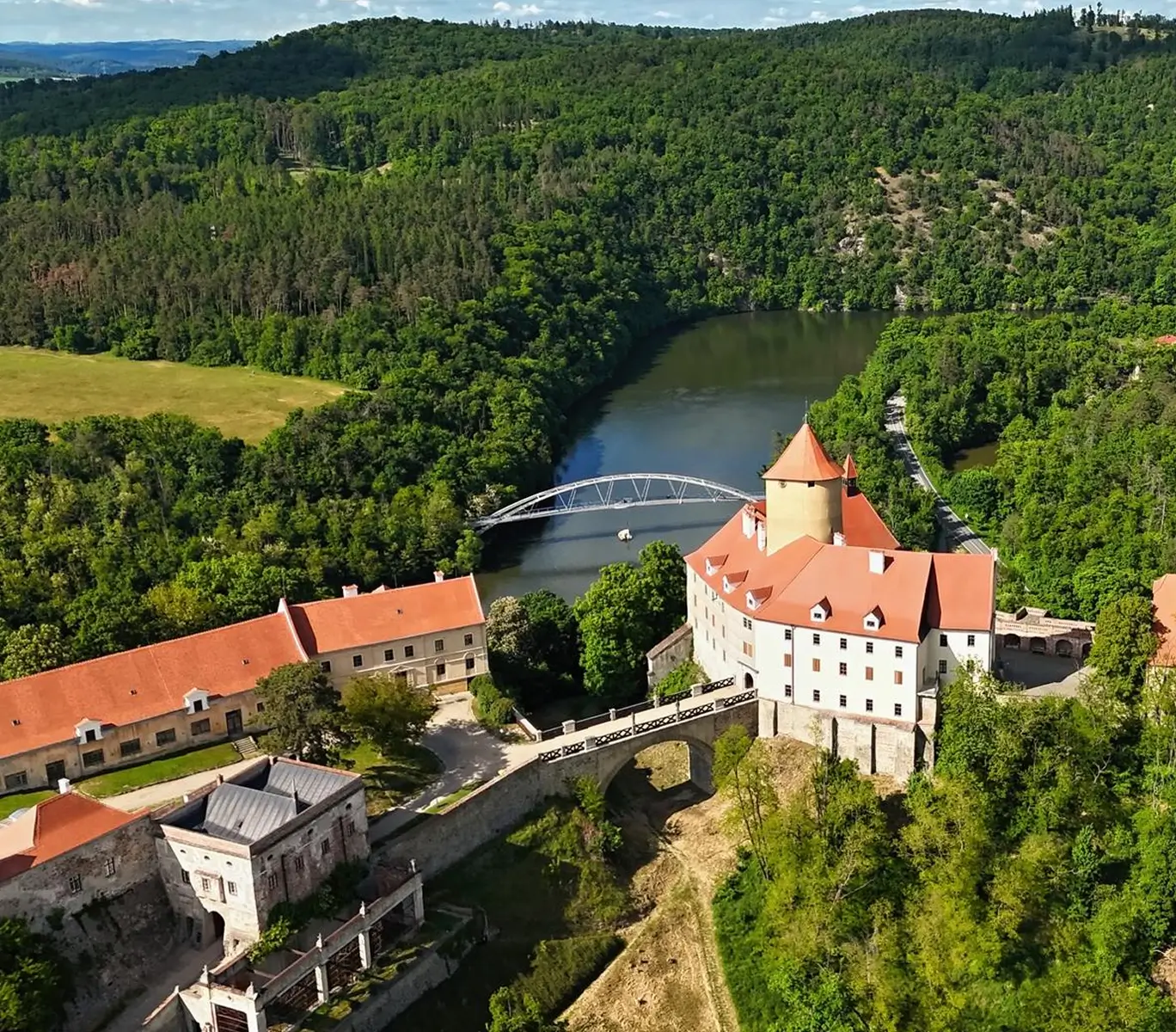 Zamek nad rzeką w Lubuskiem