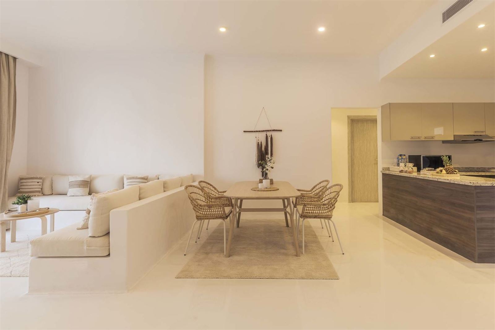 Jasny apartament z salonem i jadalnią