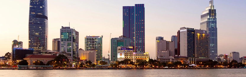 Panorama centrum Ho Chi Minh City z nowoczesnymi wieżowcami