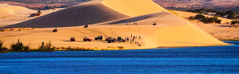 Wybrzeże i plaża w Mui Ne niedaleko Phan Thiet