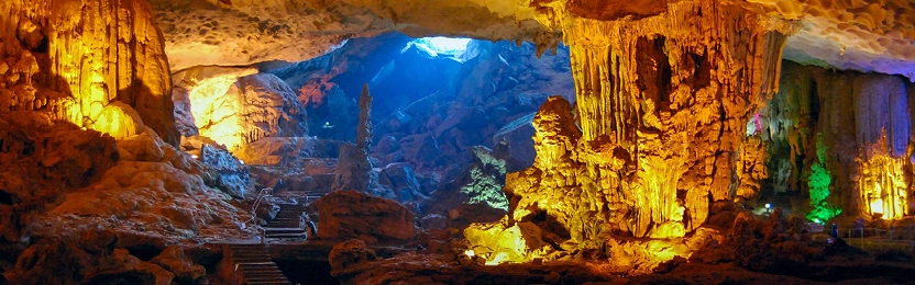 Zwiedzanie jaskiń w zatoce Ha Long